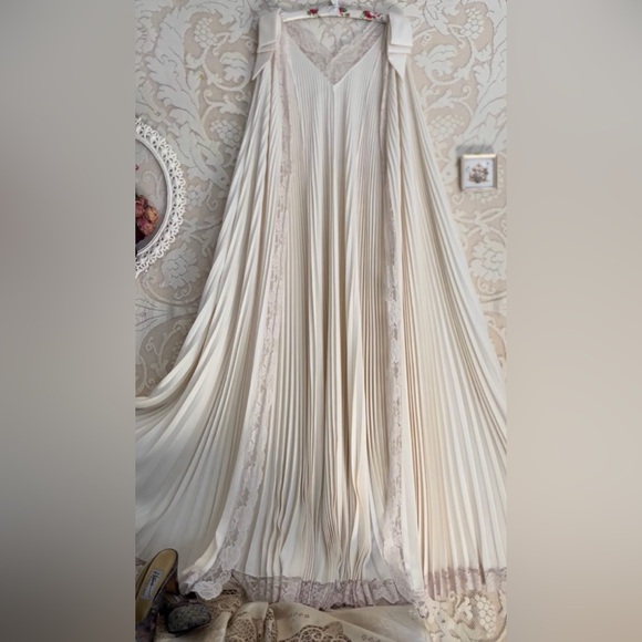 lucie ann Other - RARE VINTAGE - Lucie Ann Pleated Robe in Ivory - Size Small